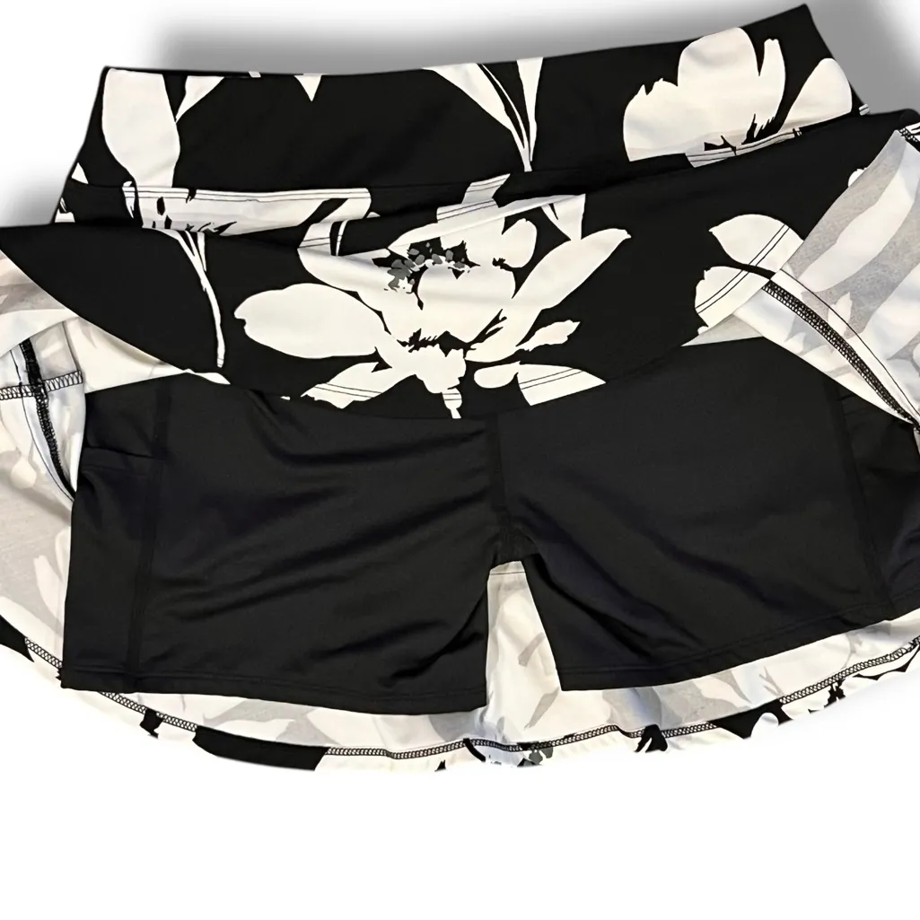 Tommy Bahama Golf Skort Skirt Sz L Black/White Floral Pockets UPF H8 -EUC - Image 2