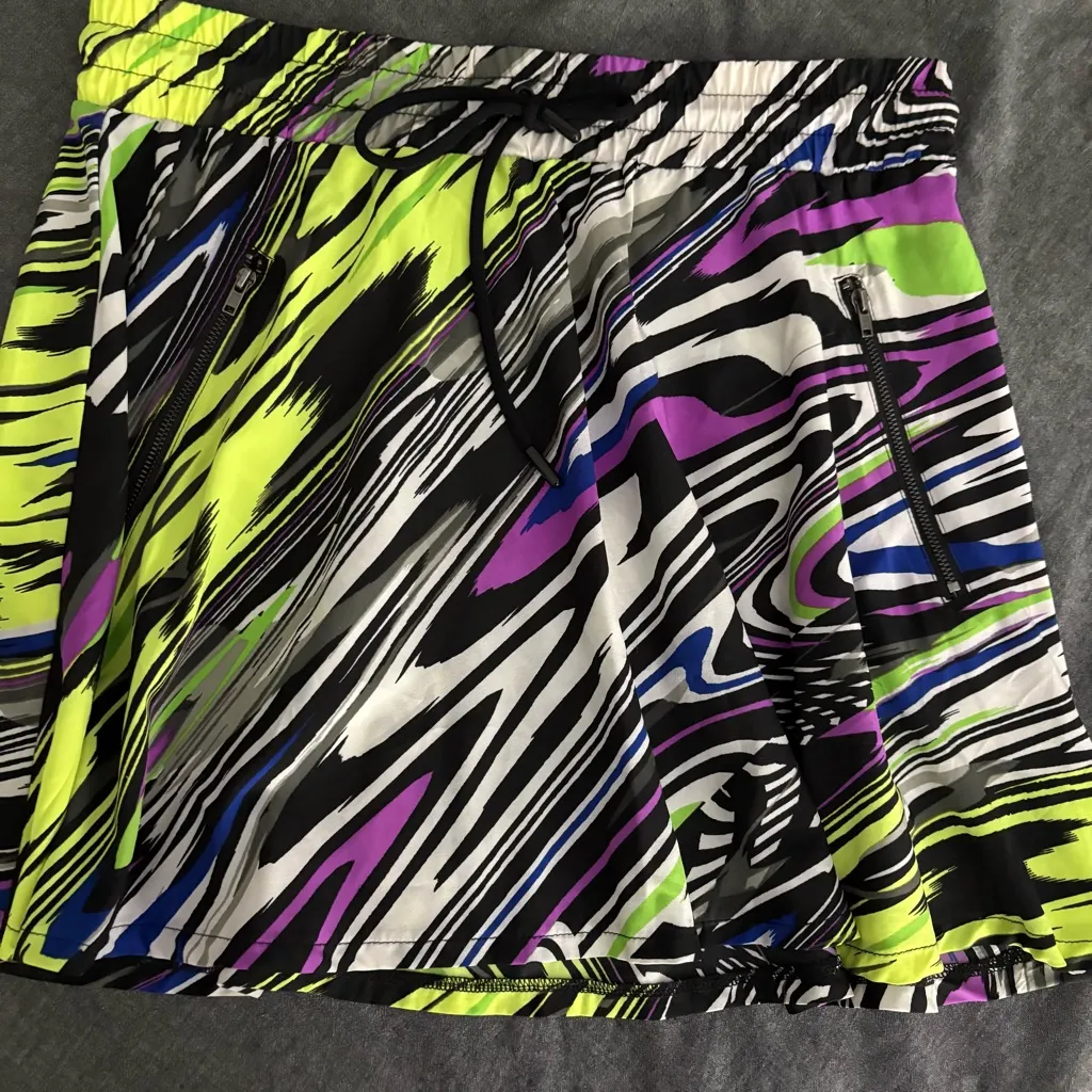 Fabletics Abstract Print Athletic Skirt w/Zipper Pockets Size Medium EUC - Image 6