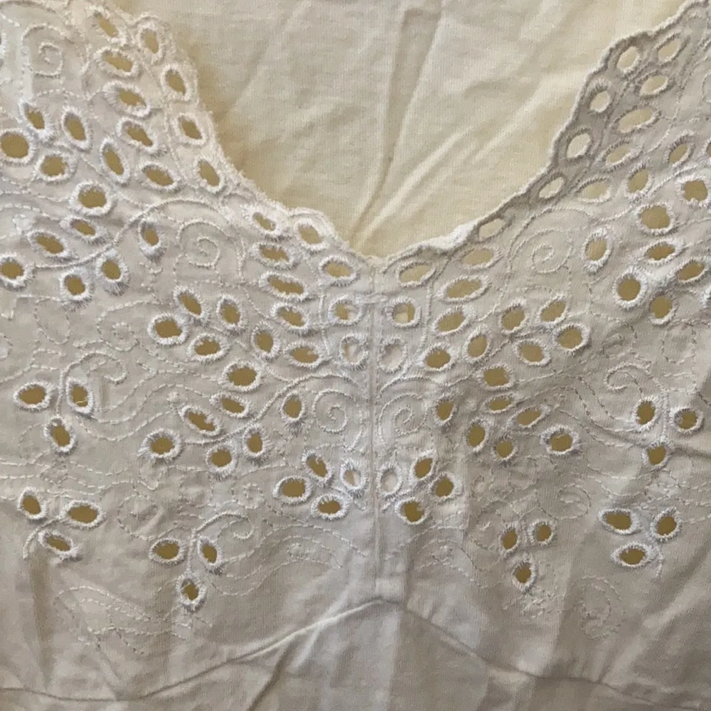 FINAL MARKDOWN GILLIGAN and O’Malley eyelet trim sleep top xl - Image 3