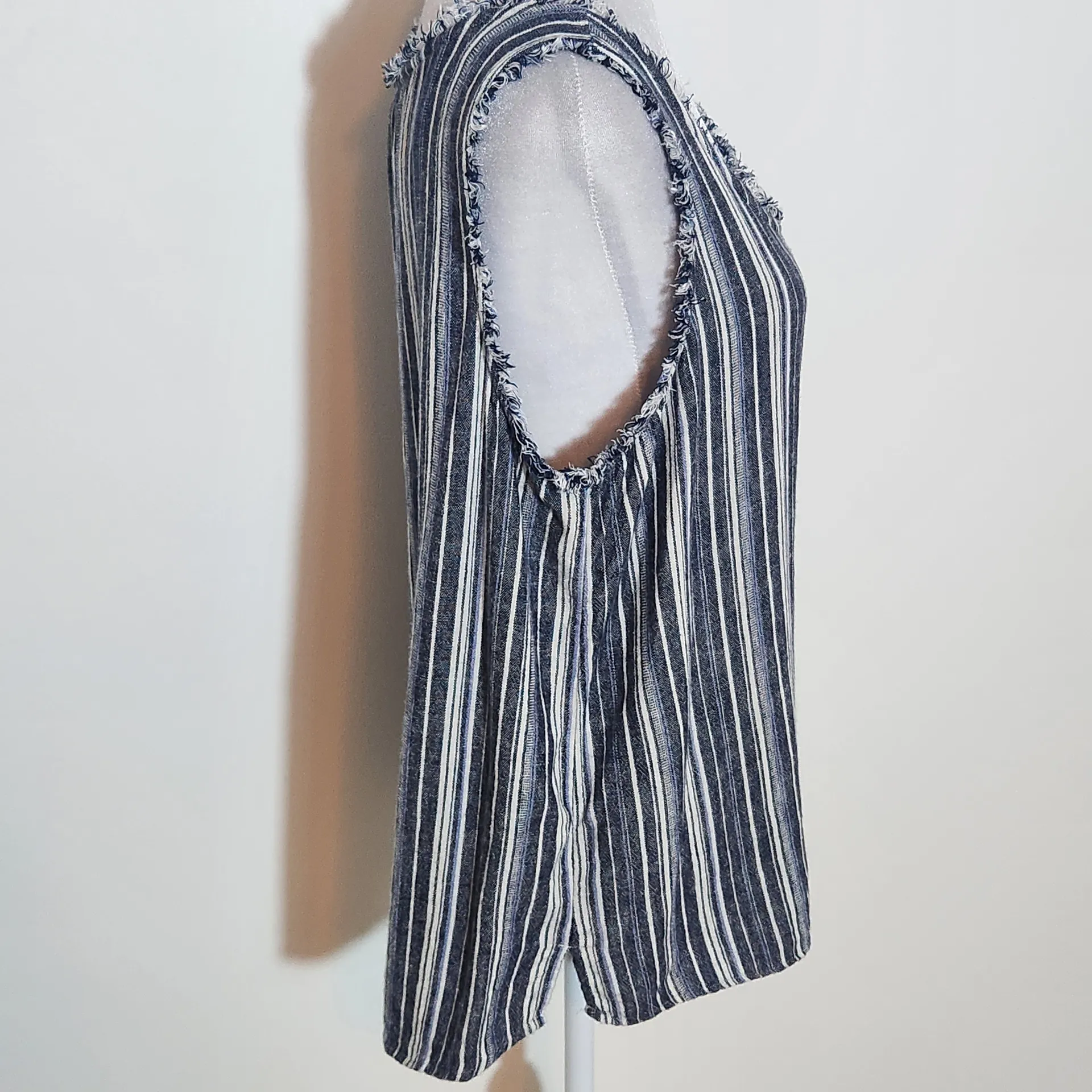 Caslon Navy and White Striped Tank Top Size Medium Linen Blend Tank - Image 3