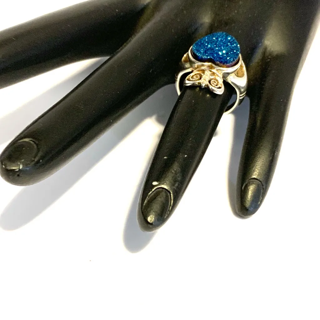 STERLING SILVER BLUE HEART SHAPED DRUZY QUARTZ CLADDAGH RING (5) - Image 7