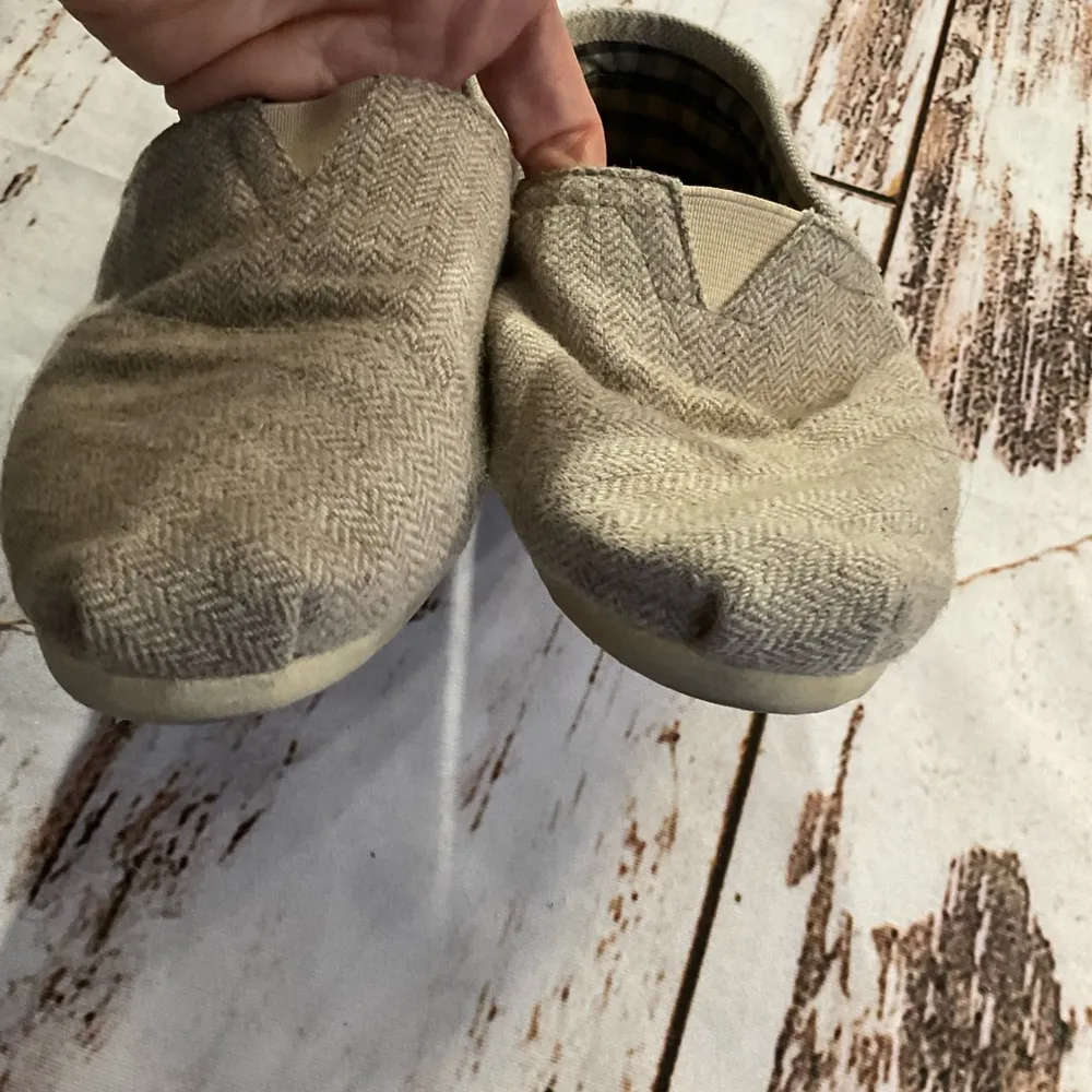 TOMS BROWN AND CREAM TWEED TEXTURE CLASSIC SLIP ON SHOES. - Image 5