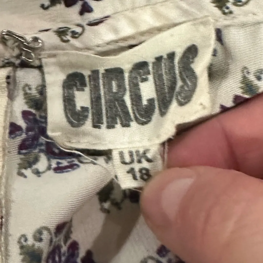 Circus Patterned sleeveless pussybow blouse Top flounce romantic Sz L Black - Image 3