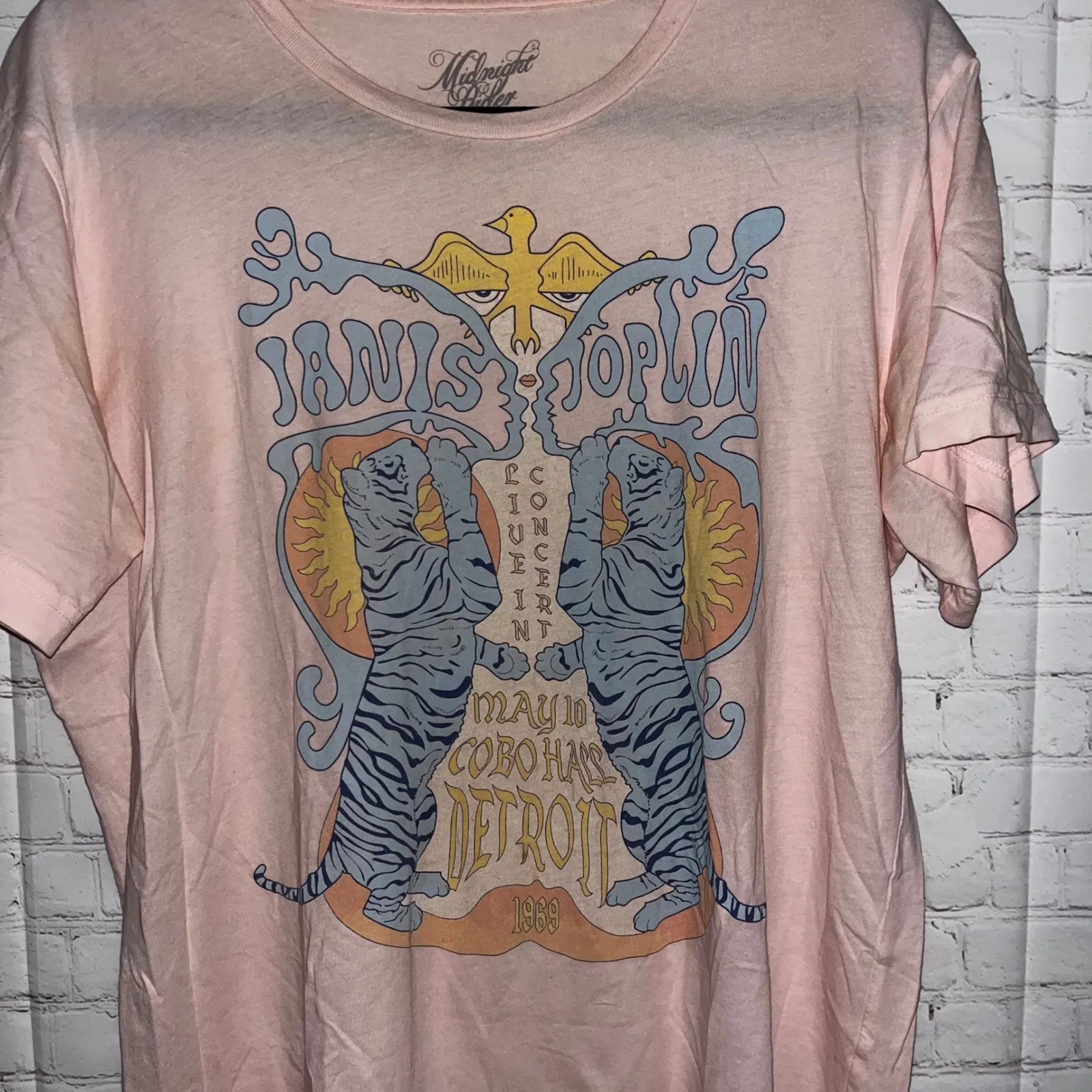 NWOT Pink Janis Joplin Concert Detroit Tigers Graphic T - Image 5