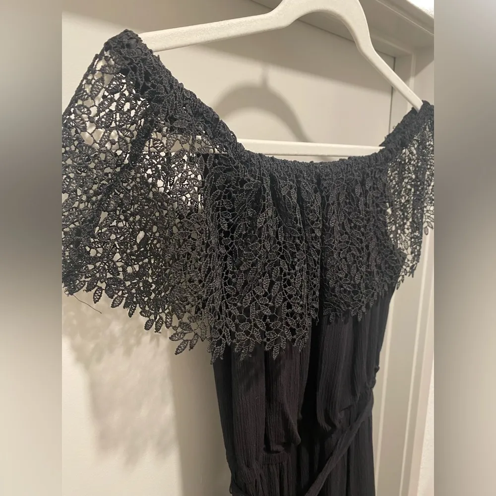 Black Lace Ruffle Neck Off-the-Shoulder High-Low Maxi Dress - S - Image 4