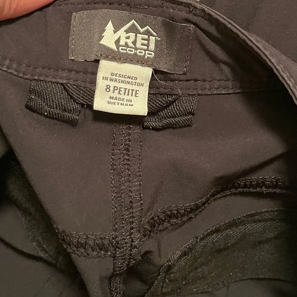REI Co-op Black Kornati Roll Up Pants Size 8P - Image 6