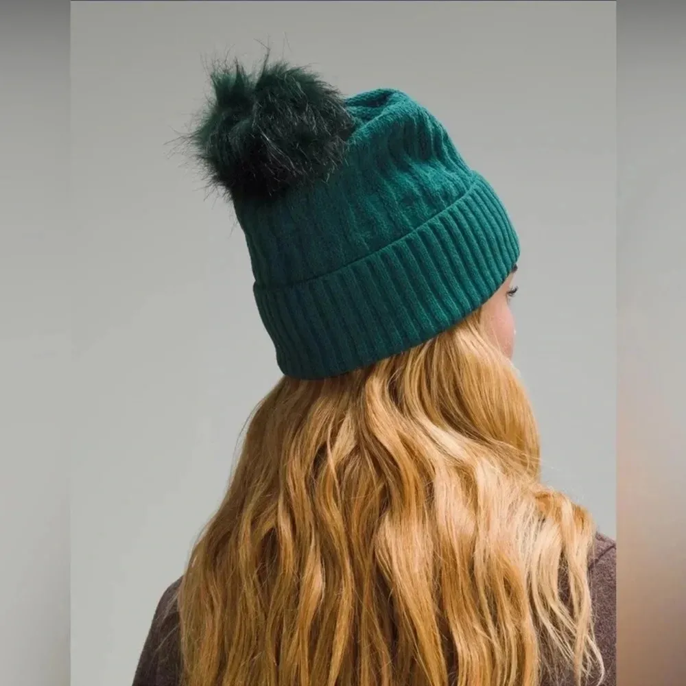 Lululemon Cable Knit Pom Beanie Hat Winter Hat Storm Teal NWT - Image 3