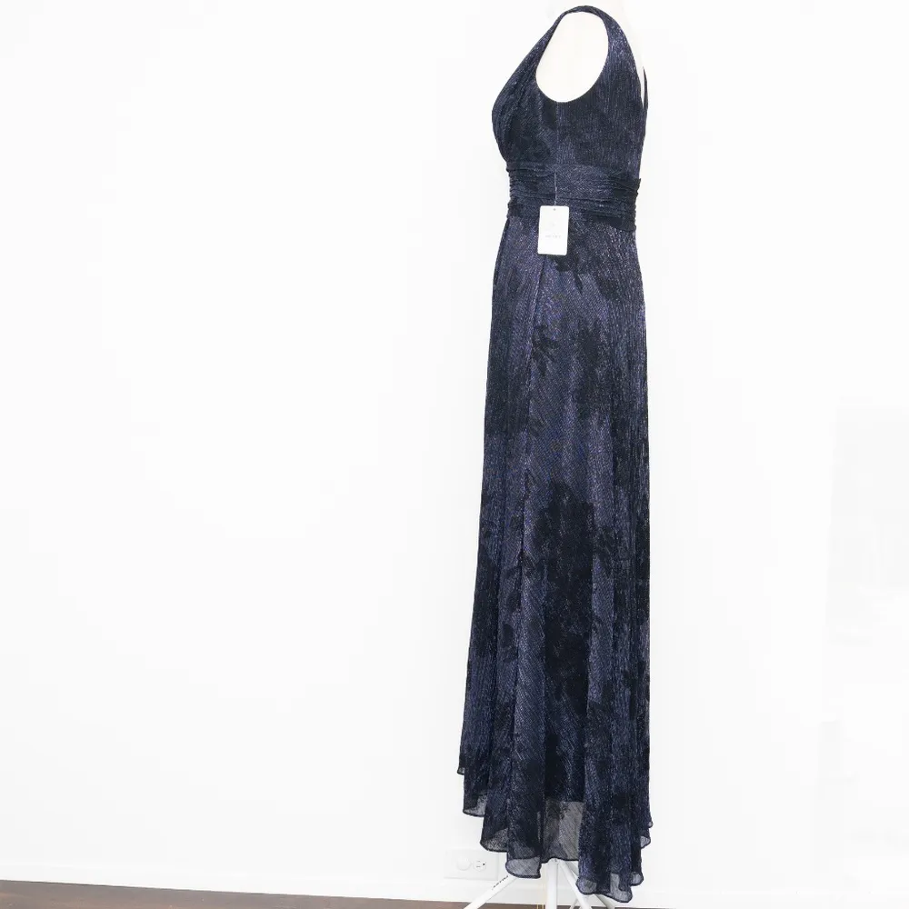 Betsy & Adam Floral Metallic Crinkle Gown - Image 6