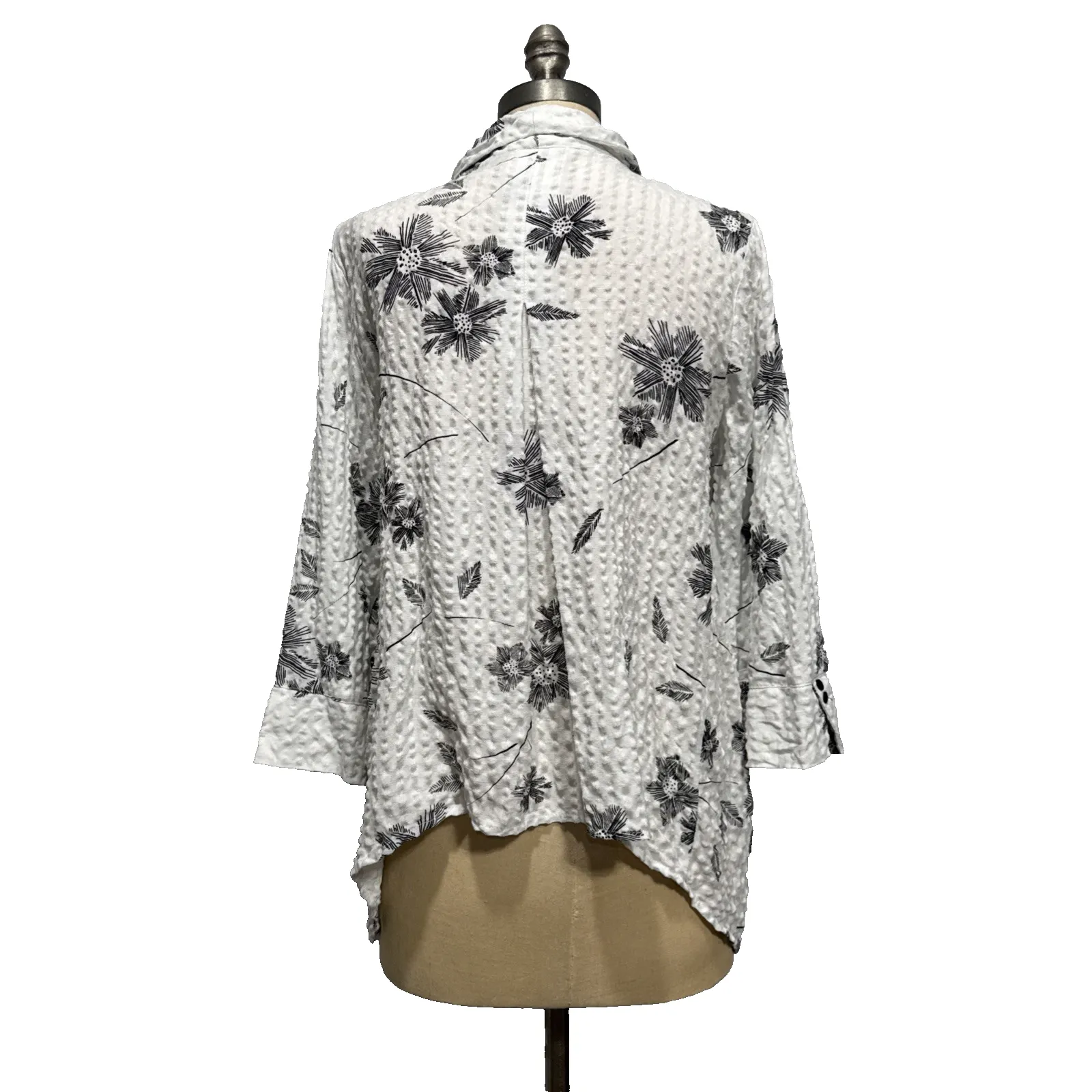 Nomadic Traders Linen Blend Button Front Blouse Top Women’s M Floral Textured White Size M - Image 3