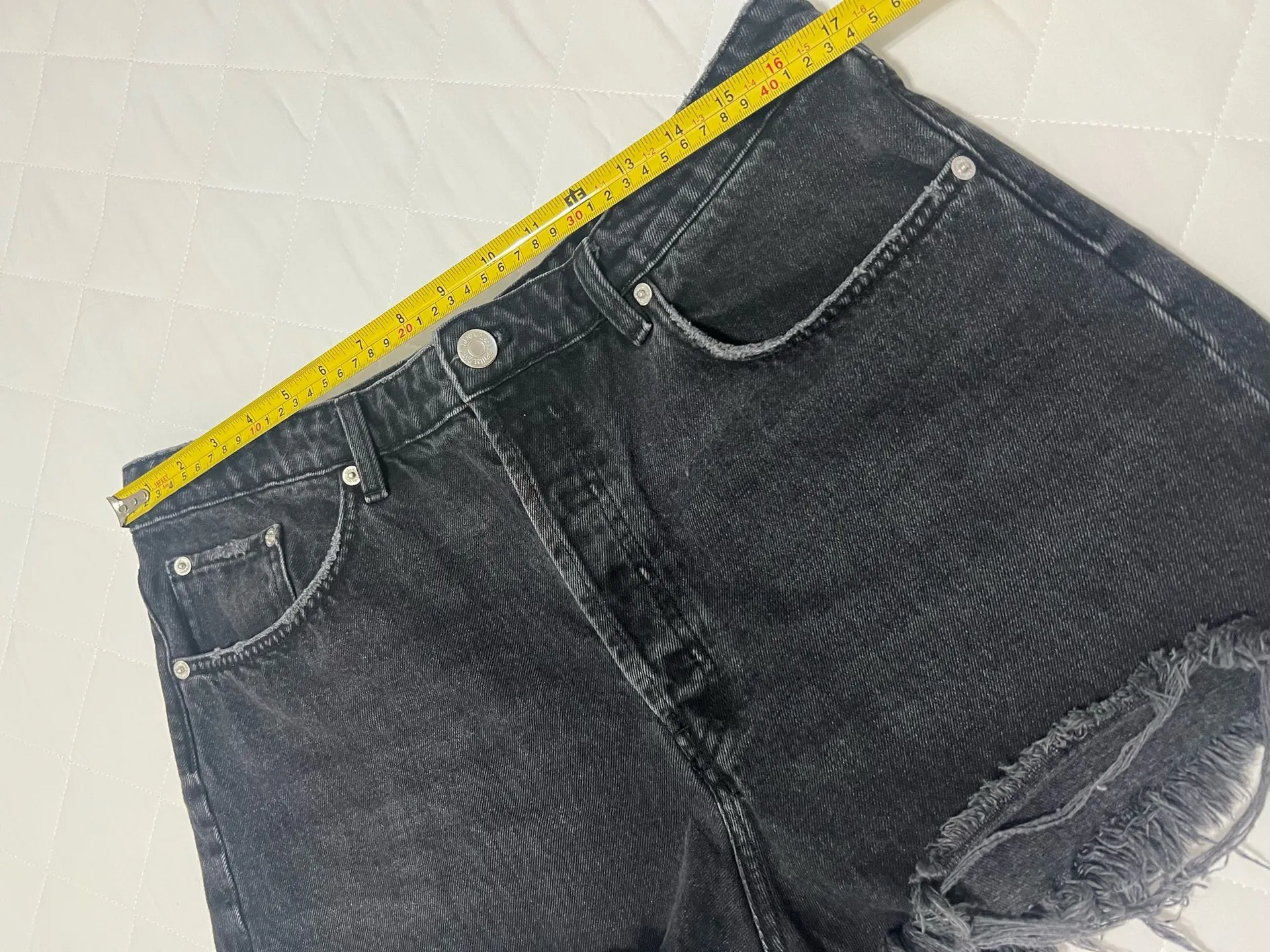 ZARA Women’s Black High Rise Denim Cutoff Shorts US 14 Frayed Hem Y2K Grunge - Image 6