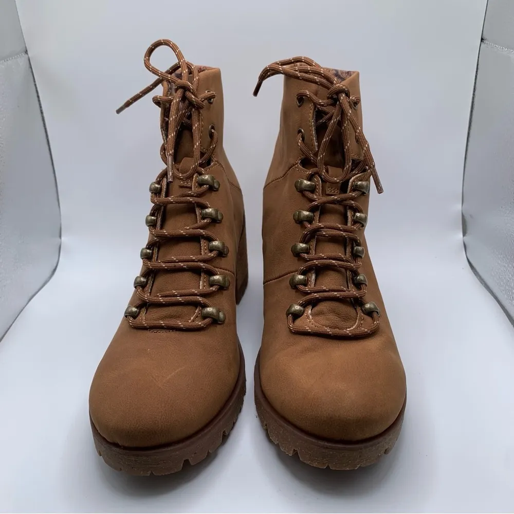 NWOB Korks By Kork-Ease Erica Ankle Boots Lace Up Brown Block Heel size7.5M 1083 - Image 2