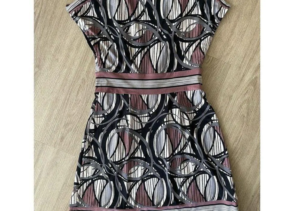 BCBG MaxAzria Women’s V-neck Knee-length Dress Graphic Print Size M Slim Fit - Image 2