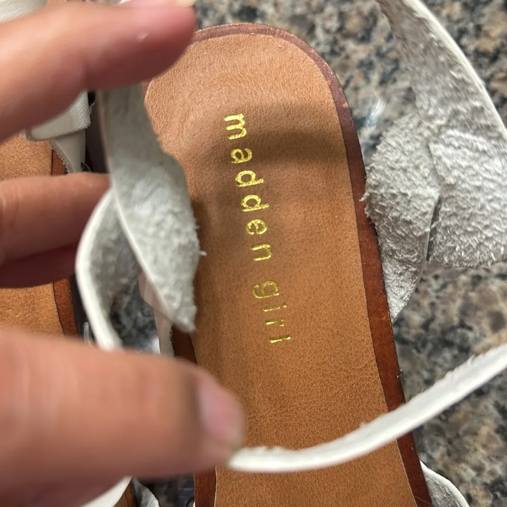 Madden Girl White Leather Strappy Sandals Mules Size 7-7.5 EUC #CL-64 - Image 4