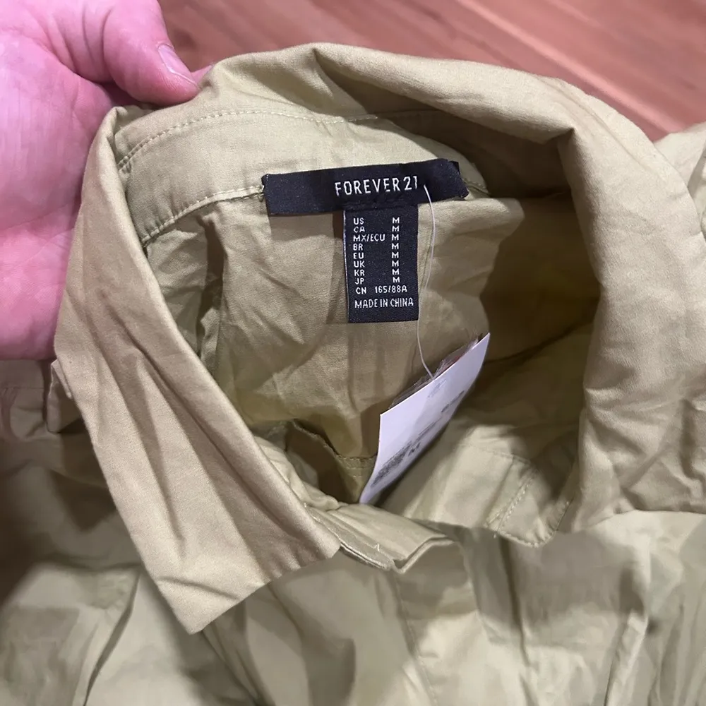 Forever 21 Sage Green Rushed Button Down NWT Dress Size Medium - Image 2