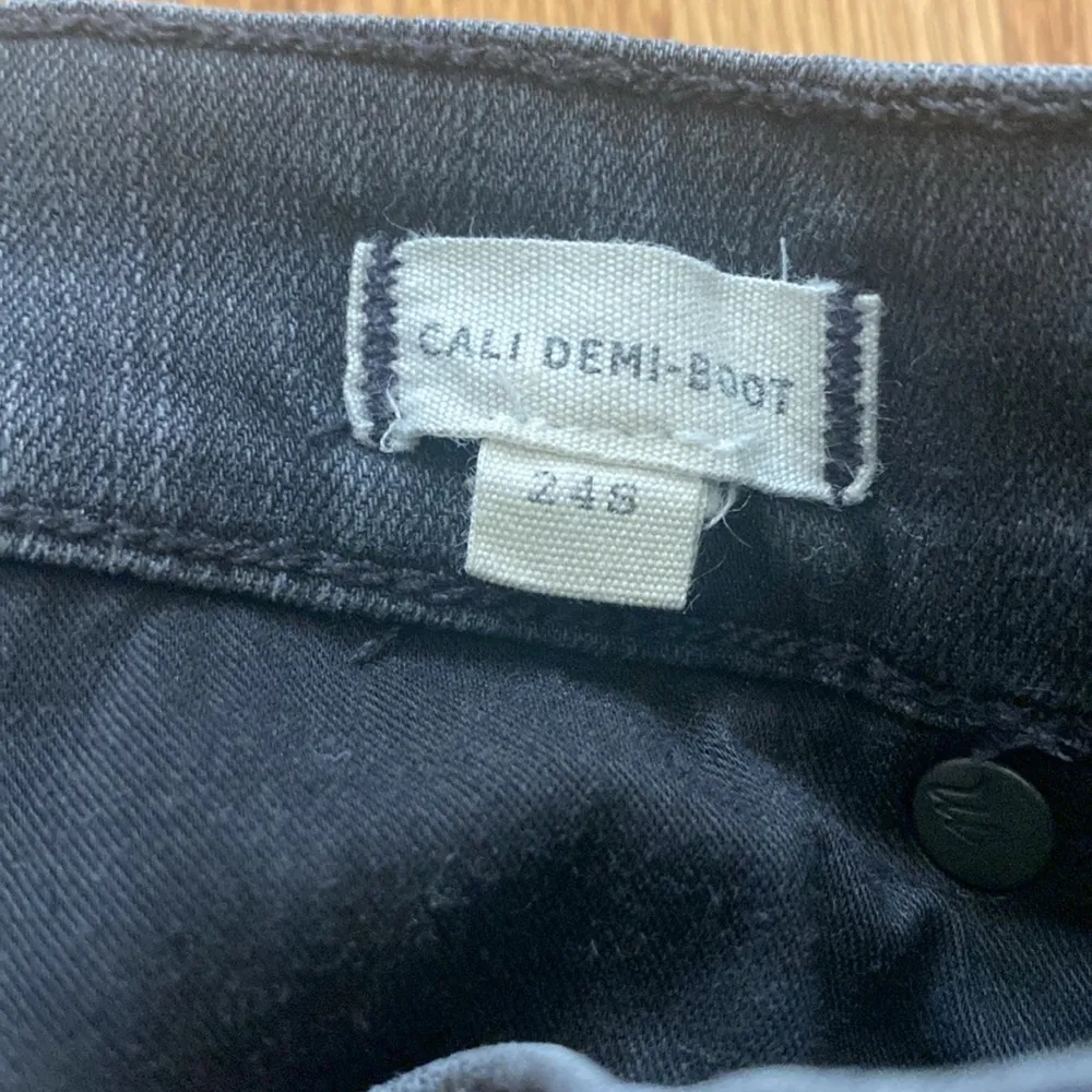 Madewell Cali Demi- Boot Jeans in Washed Black. Chewed hem edition. Size 24S. - Image 12