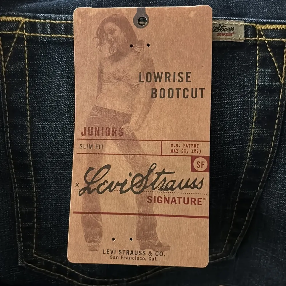 Levi Strauss Signature Jeans 11 Juniors Lowrise Bootcut - Slim Fit - NWT - Image 3