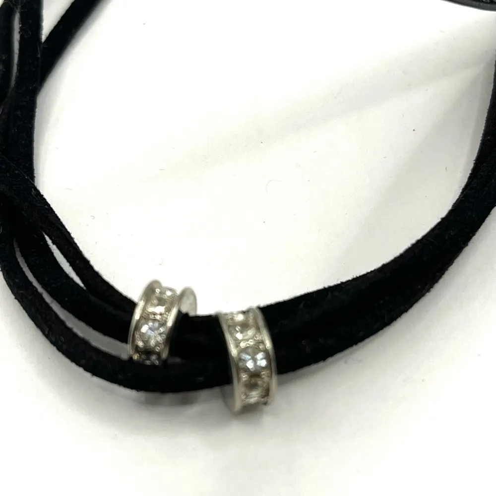 Guess Choker necklace 3 black leather strands. 2 center charms with rhinestones - Image 11