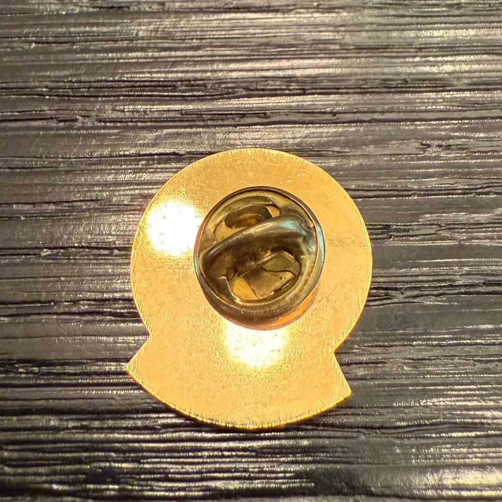 Mary Kay Cosmetics Skin Care Specialist Lapel Pin Gold - Image 4