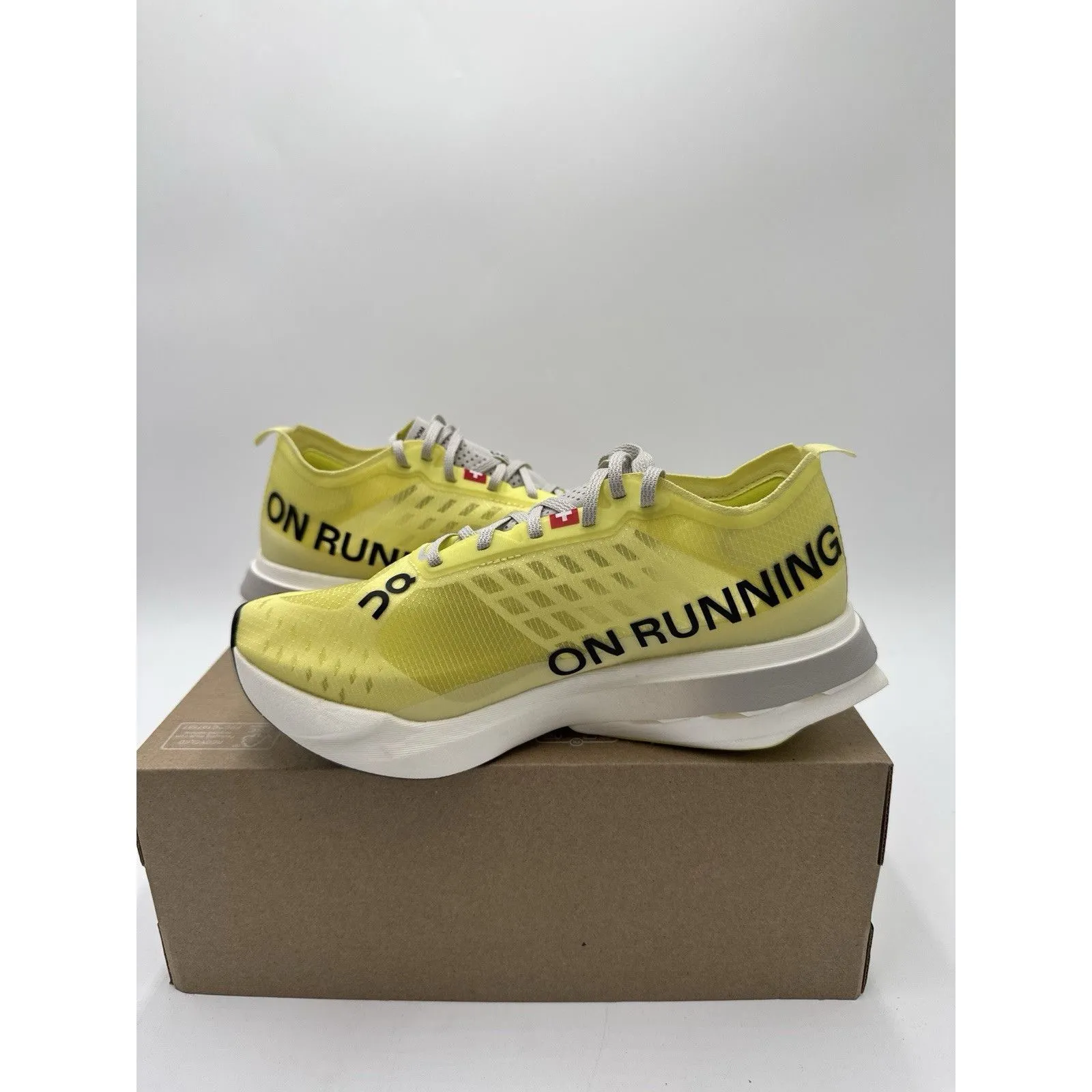 On Running Cloudboom Strike Limelight Wolf Women's Running Shoes Size 6 New Yellow - Image 5