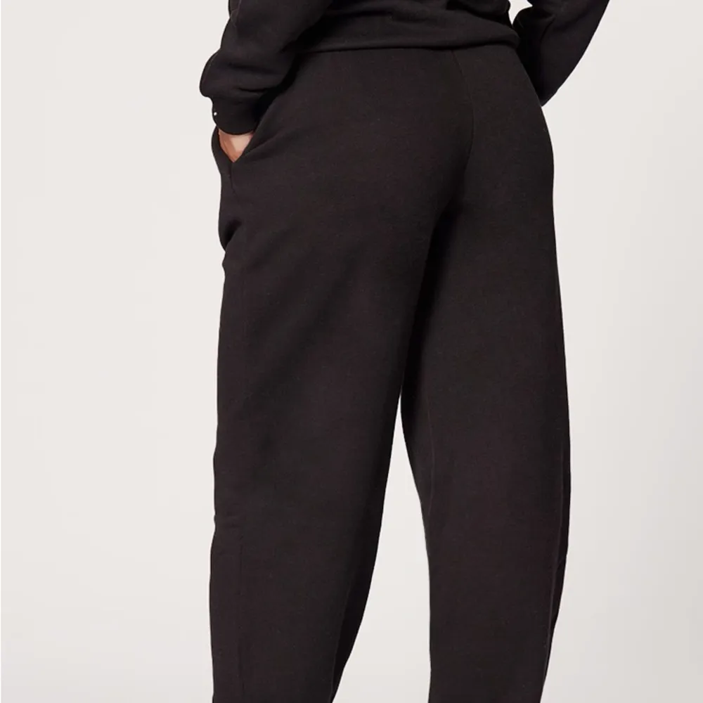 01PLT.- PRETTYLITTLETHING Plus Black EST 2012 Printed Jogger Size XL - Image 2