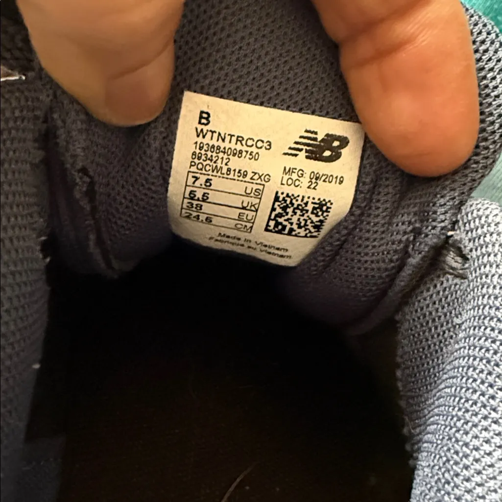 New Balance Women's Nitrel V3 trail running shoes in the blue and pink colorway - Image 8