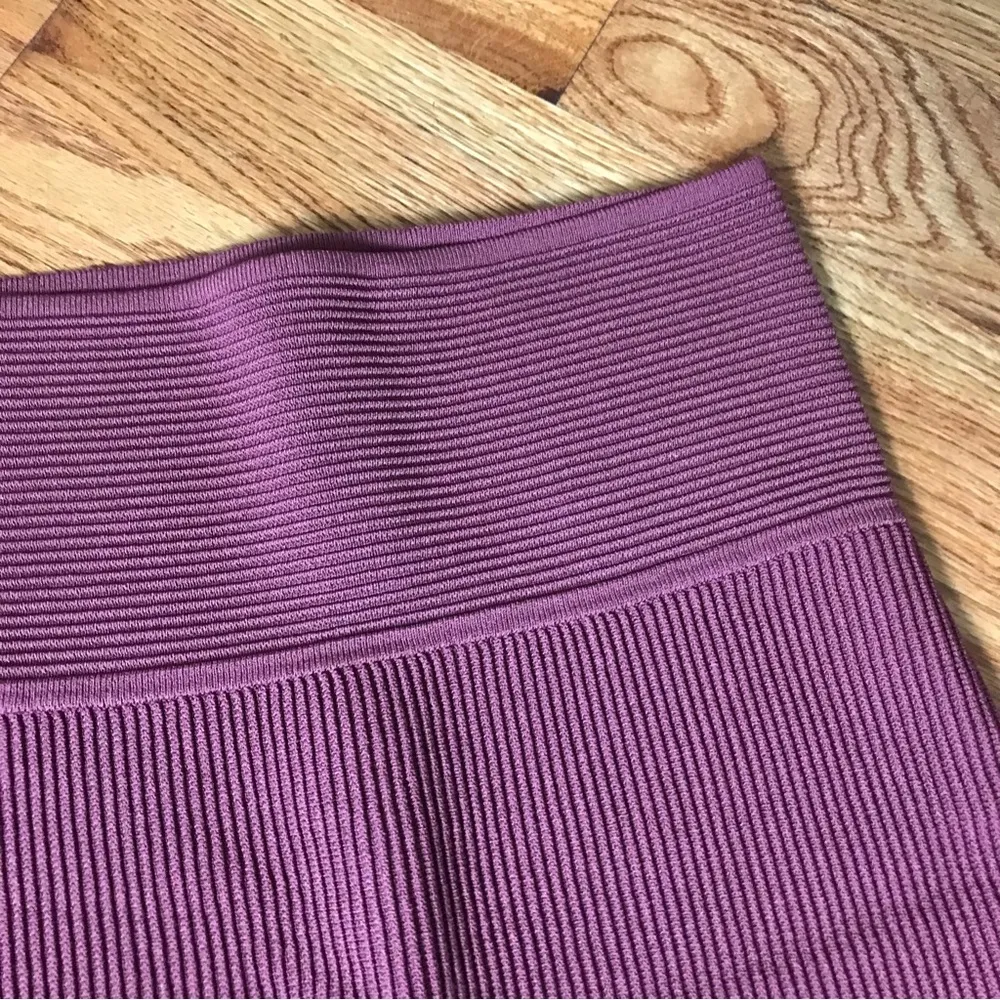 Babaton Aritzia Sculpt Skirt NWT - Image 4