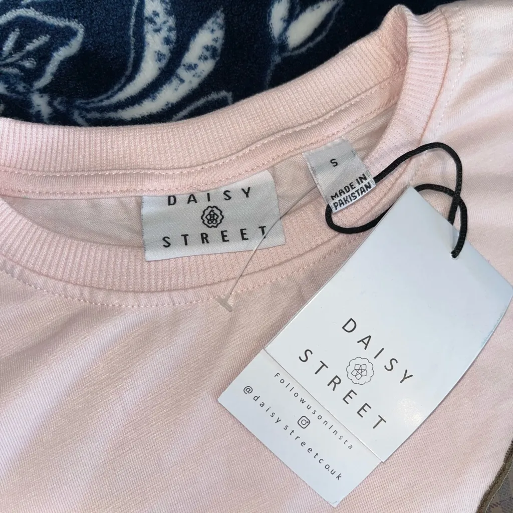 NWT! UO Daisy Street Pale Pink with a brown plaid "86" Graphic Tee 20” P2P - Image 4