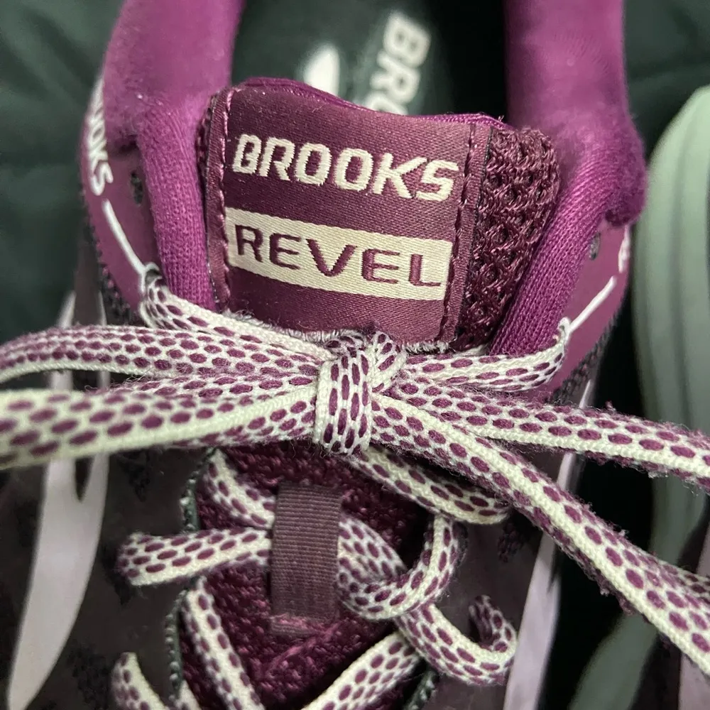BROOKS Revel Performance Running Shoe Womens 11 - Image 3