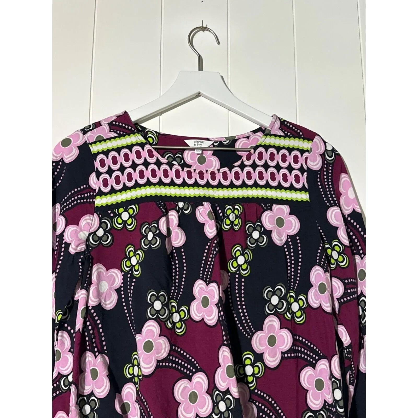 Loft Navy Floral Navy Pink Blouse with Ruffle Cuff Size Small - Image 2