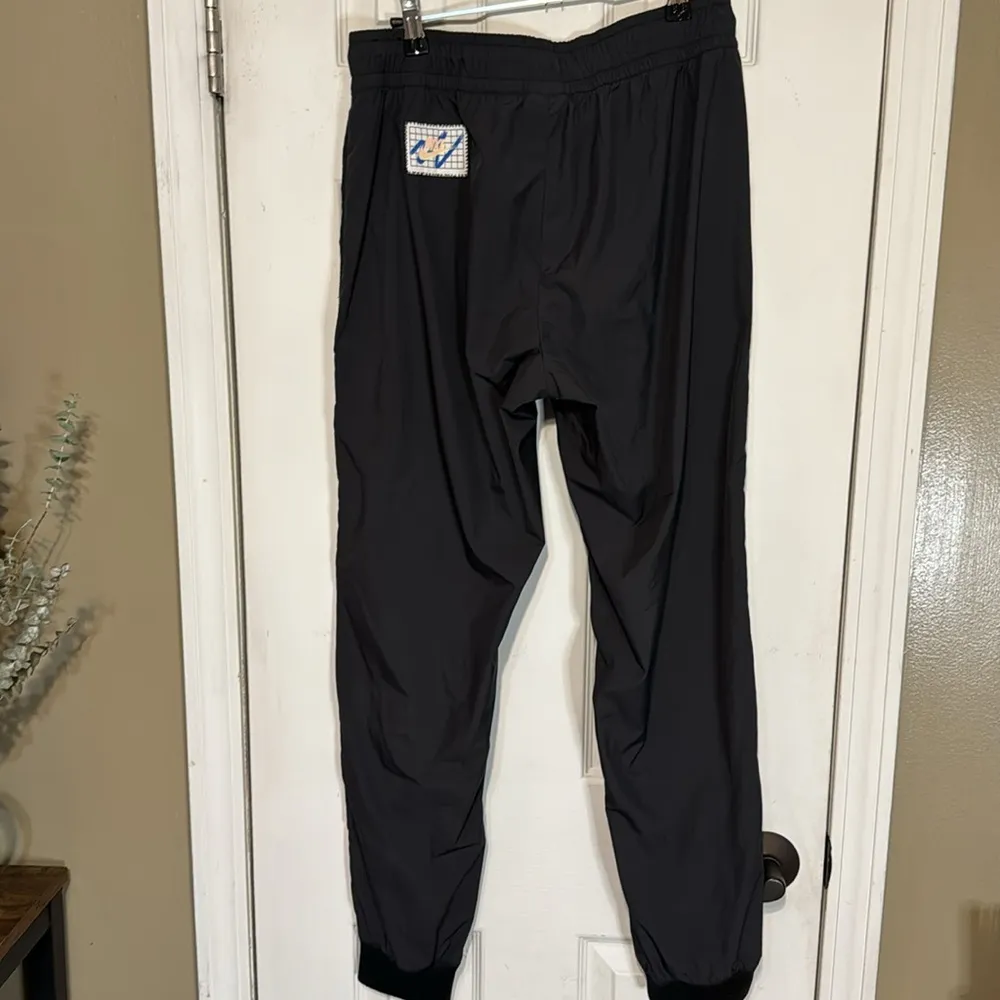 NIKE Jogger Pants Pockets Drawstring Waist Size Medium - Image 2