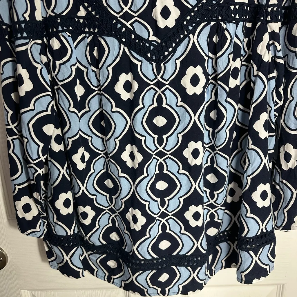 Crown & Ivy Blue and Black Geometric Blouse - Image 4