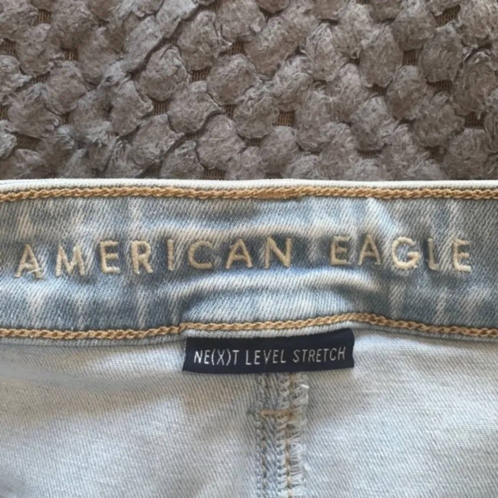 American Eagle Outfitters Denim Shorts SUPER HI RISE SHORTIE Size 6 GUC #6360 - Image 3