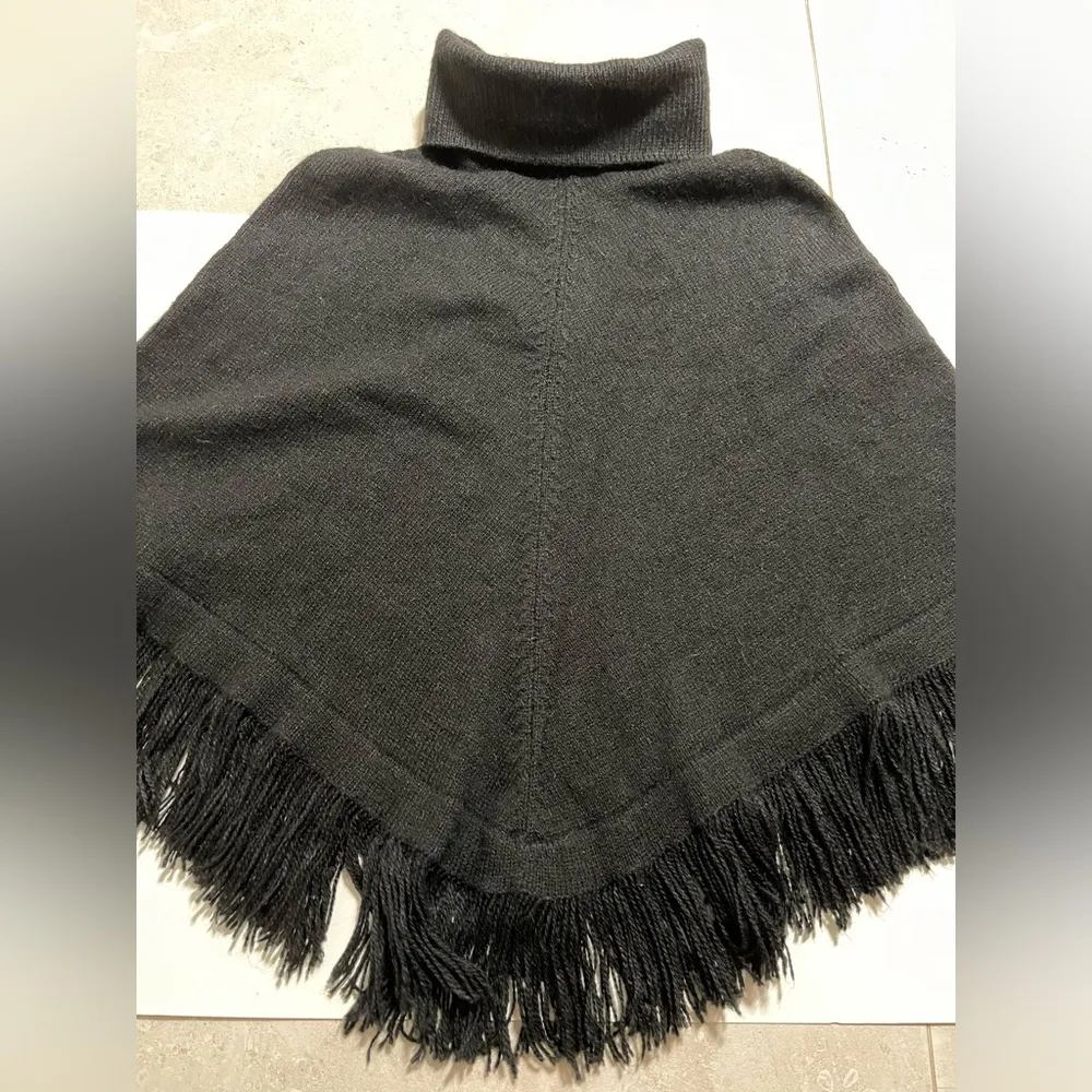 Andes Gifts Alpaca/Acrylic Black poncho Size undefined - Image 2