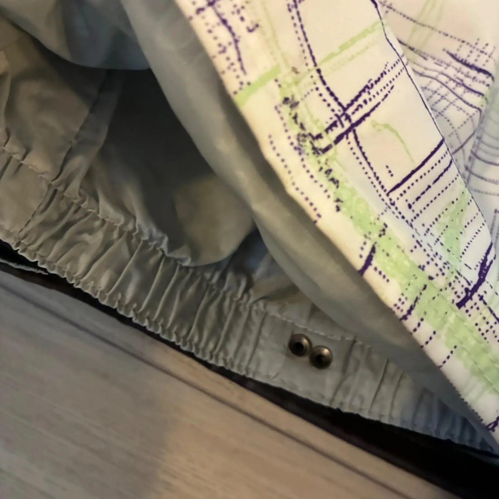 Volcom White Plaid Ski Snowboard Pants Waterproof Insulated Size Medium - Image 2