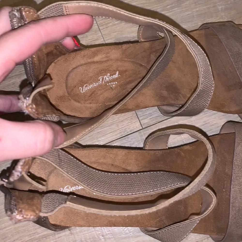 Universal Thread Brown strappy low heel wedges - Image 7