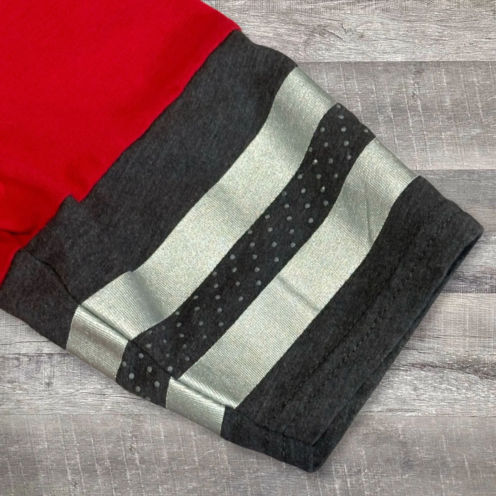 Antigua USD South Dakota Coyotes Varsity Tee Womens S Red Half Sleeve V-Neck Top - Image 4