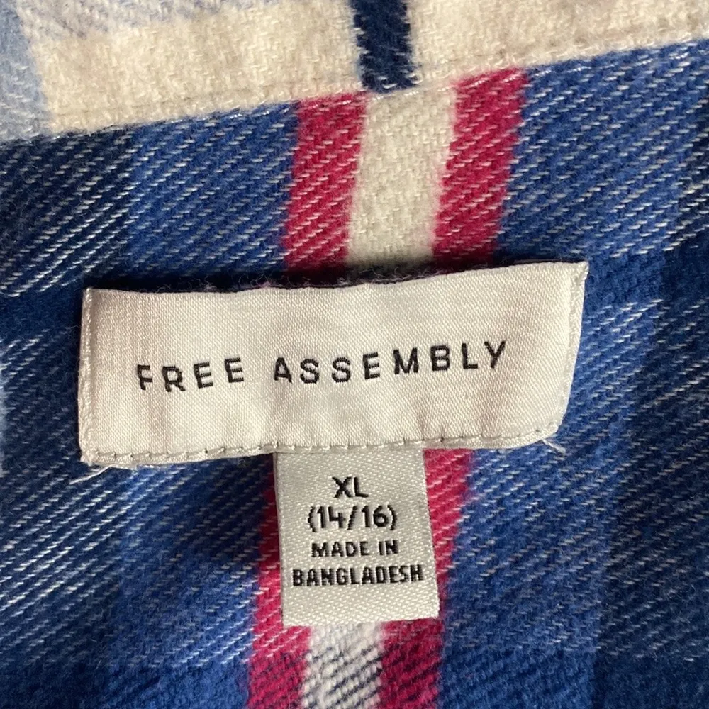 Free Assembly Flannel Cropped Jacket XL - Image 7