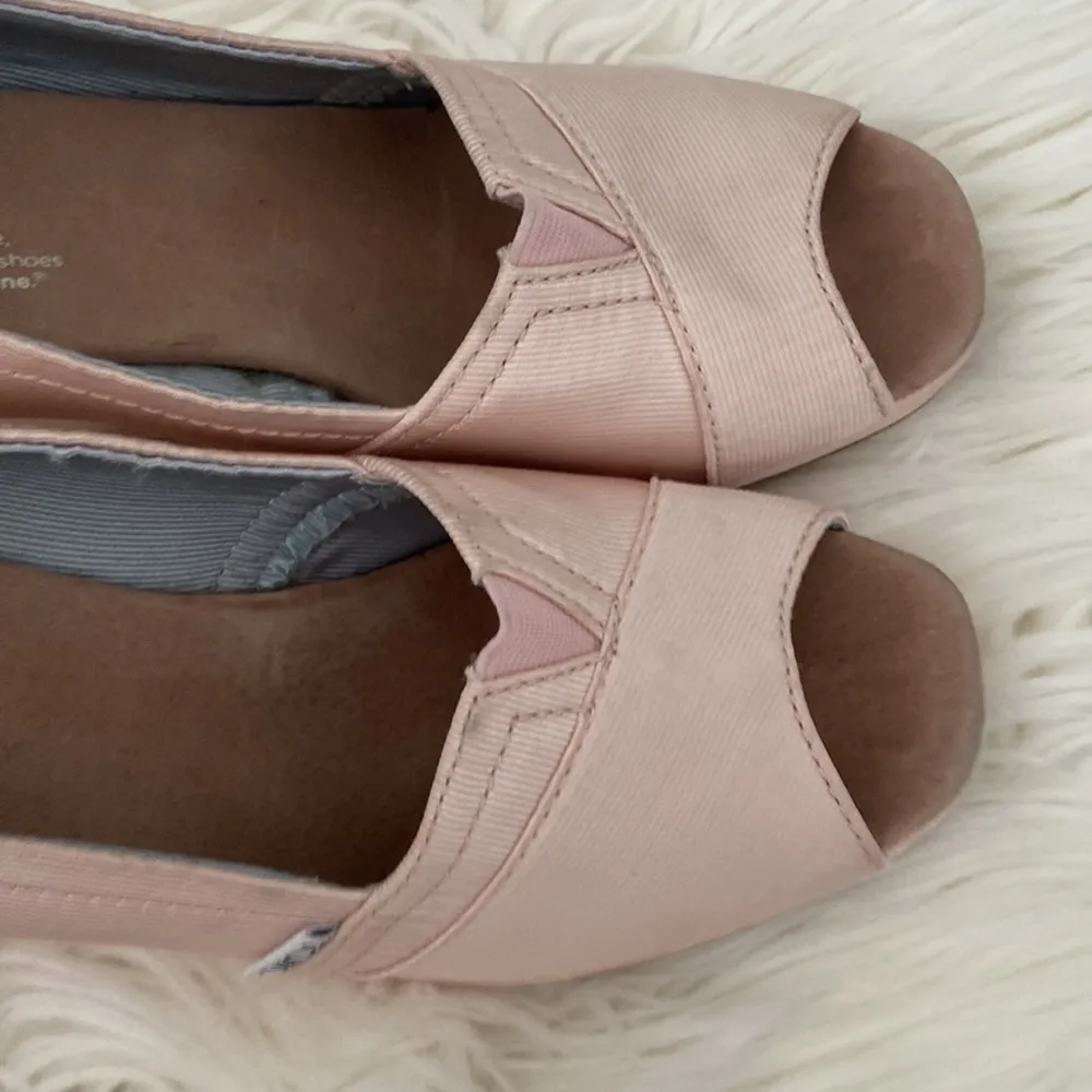 TOMS Wedges Sandals Pink size 8.5 preowned see pictures for conditions - Image 8