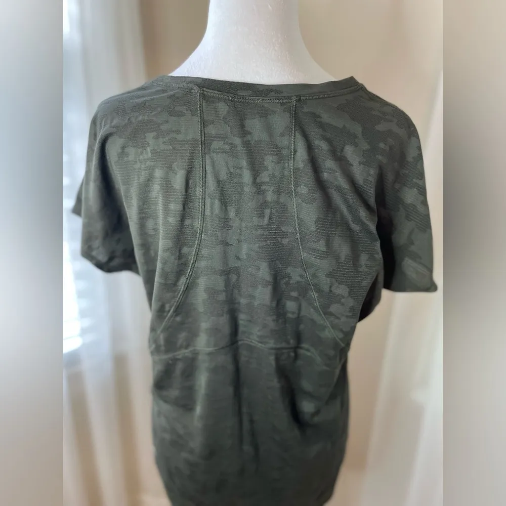 LULULEMON Miles Ahead Short Sleeve Mesh Tee Shirt T-Shirt in Deep Camo Size 10 - Image 10