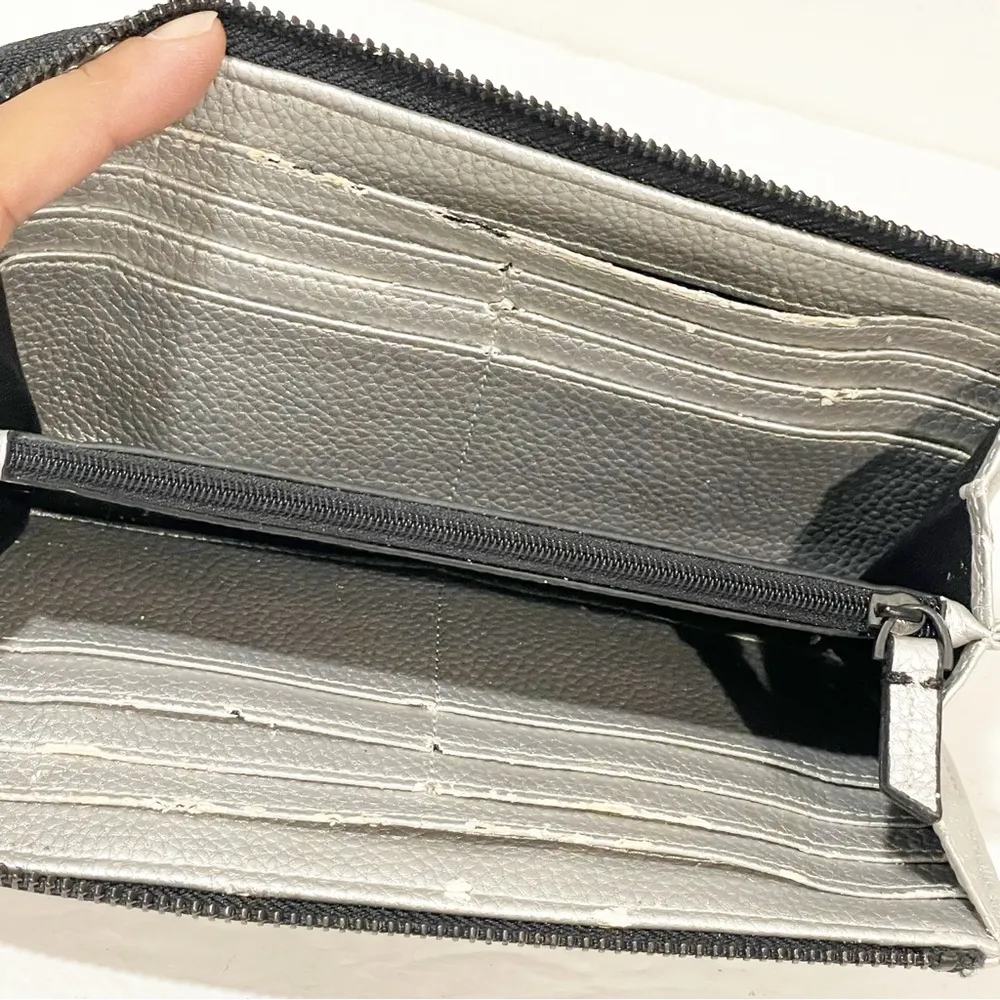 Armani Exchange Silver Black Full Zip Multi Card Wallet - Image 3