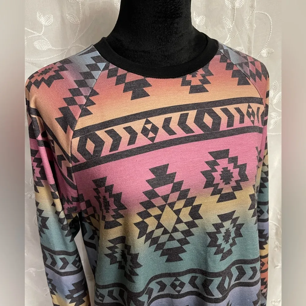 Avery Apparel Company Women’s Aztec Southwest Sweatshirt Tunic Pullover Sz M EUC Size M - Image 4
