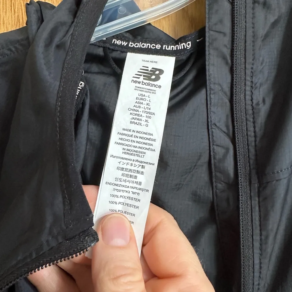 New Balance Accelerate Women’s Reflective Running Jacket, Large - Image 2