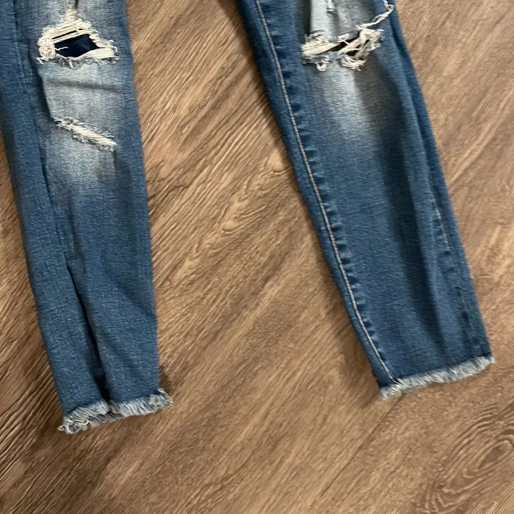 size 6  high rise distressed jegging - Image 19