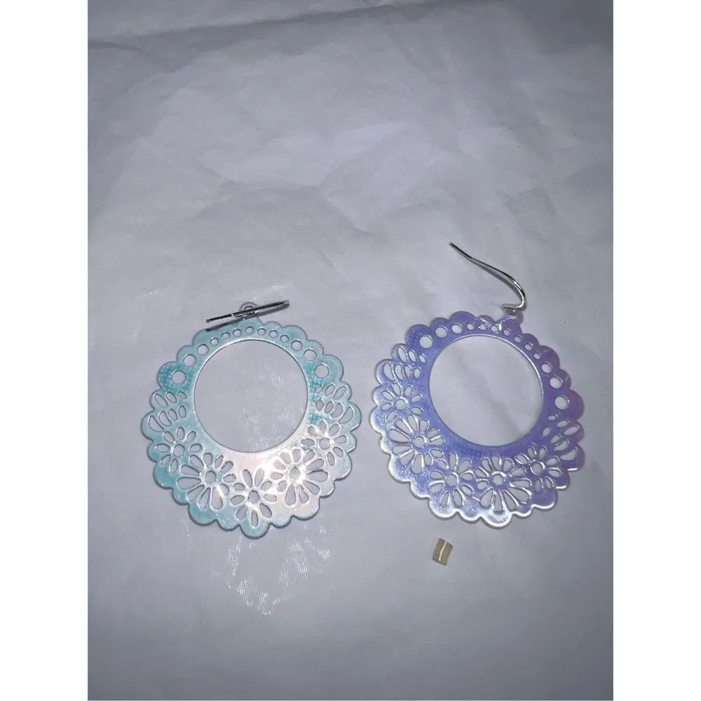 Retro Iridescent Filigree Dangle Hoop Earrings Pink - Image 7