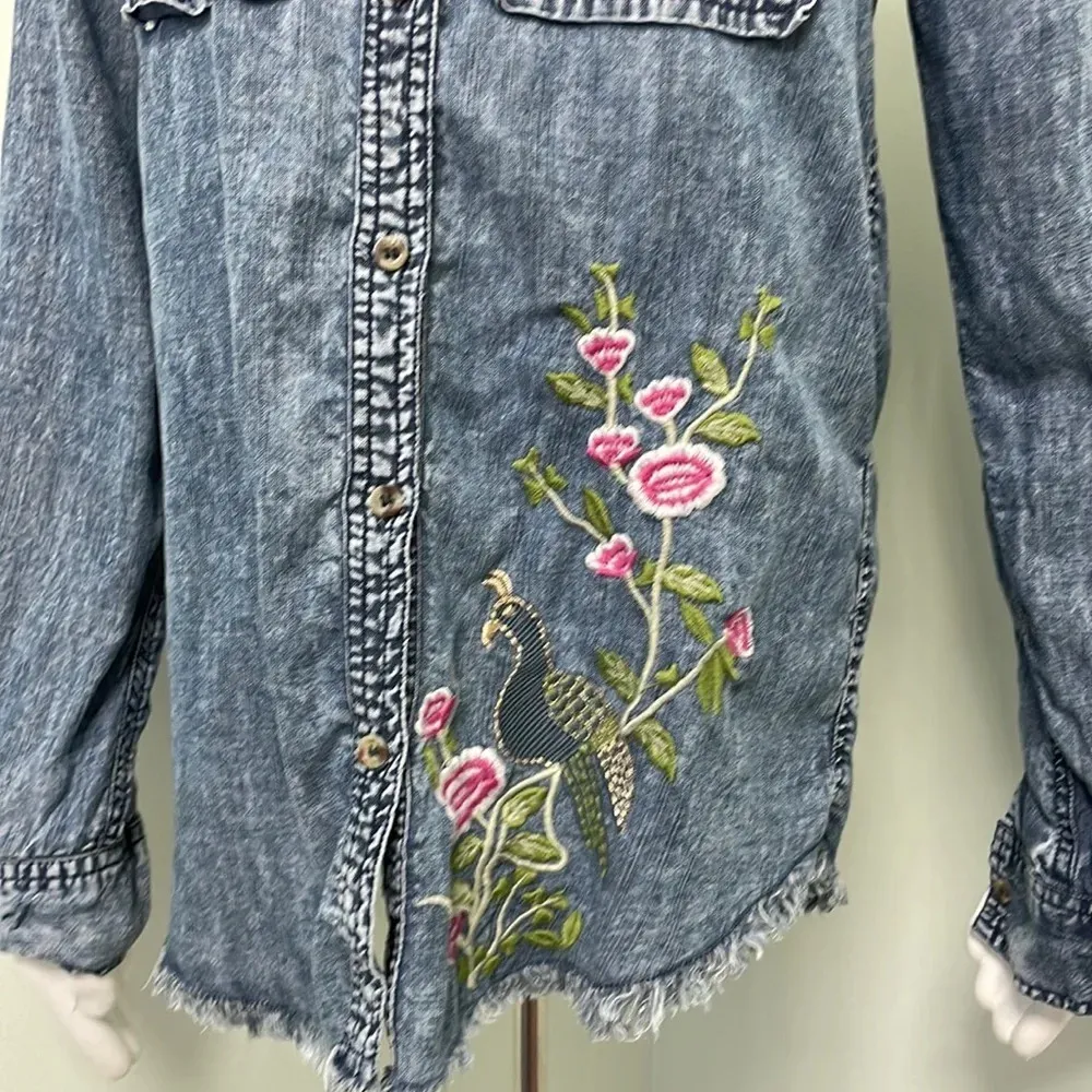 TOLANI Embroidered Long Sleeve Distressed Chambray Button Down Shirt Medium - Image 2