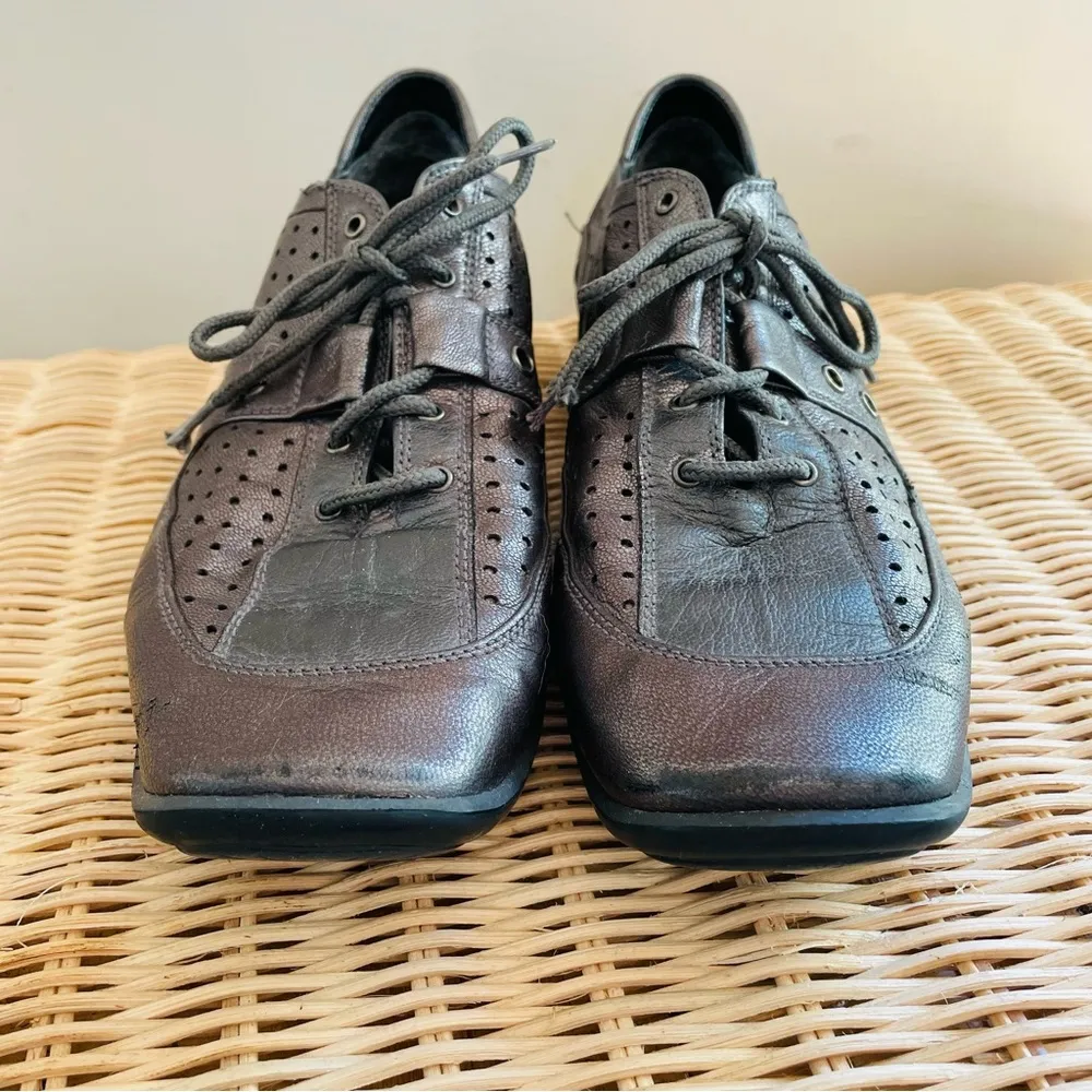 Stuart Weitzman Silver Tone Oxford Sneakers Comfort size 11 women’s - Image 3