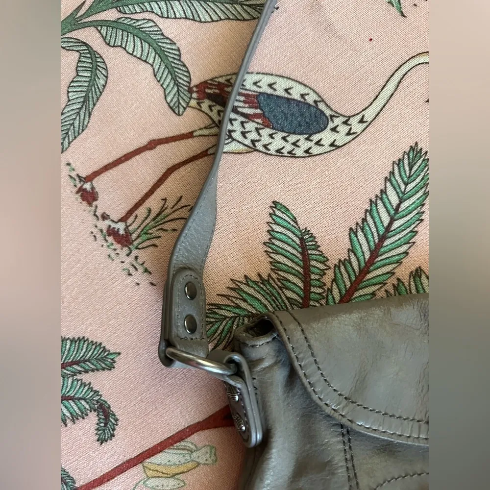 Vintage 100% Leather The Sak Magnetic Foldover Crossbody Purse Womens Bag - Image 5