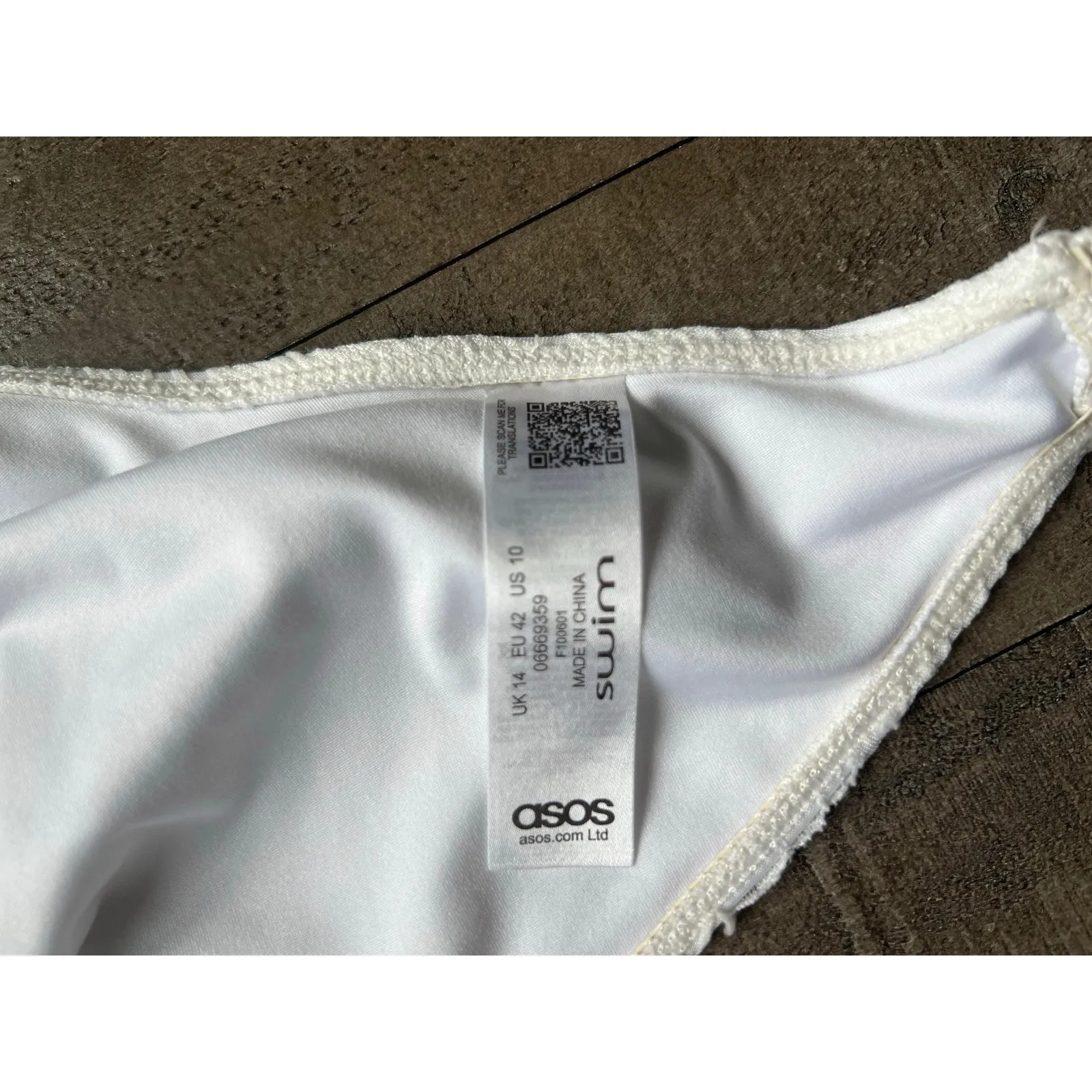 ASOS Women's Triangle White Crochet Pattern Front Tie‎ Bikini Top Size 10 - Image 8