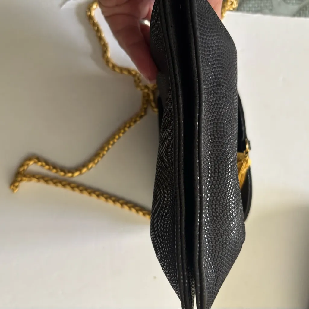 SONDRO ROBERTS BLACK TEXTURED SHOULDER BAG WITH THICK GOLD TONED CHAIN - Image 7