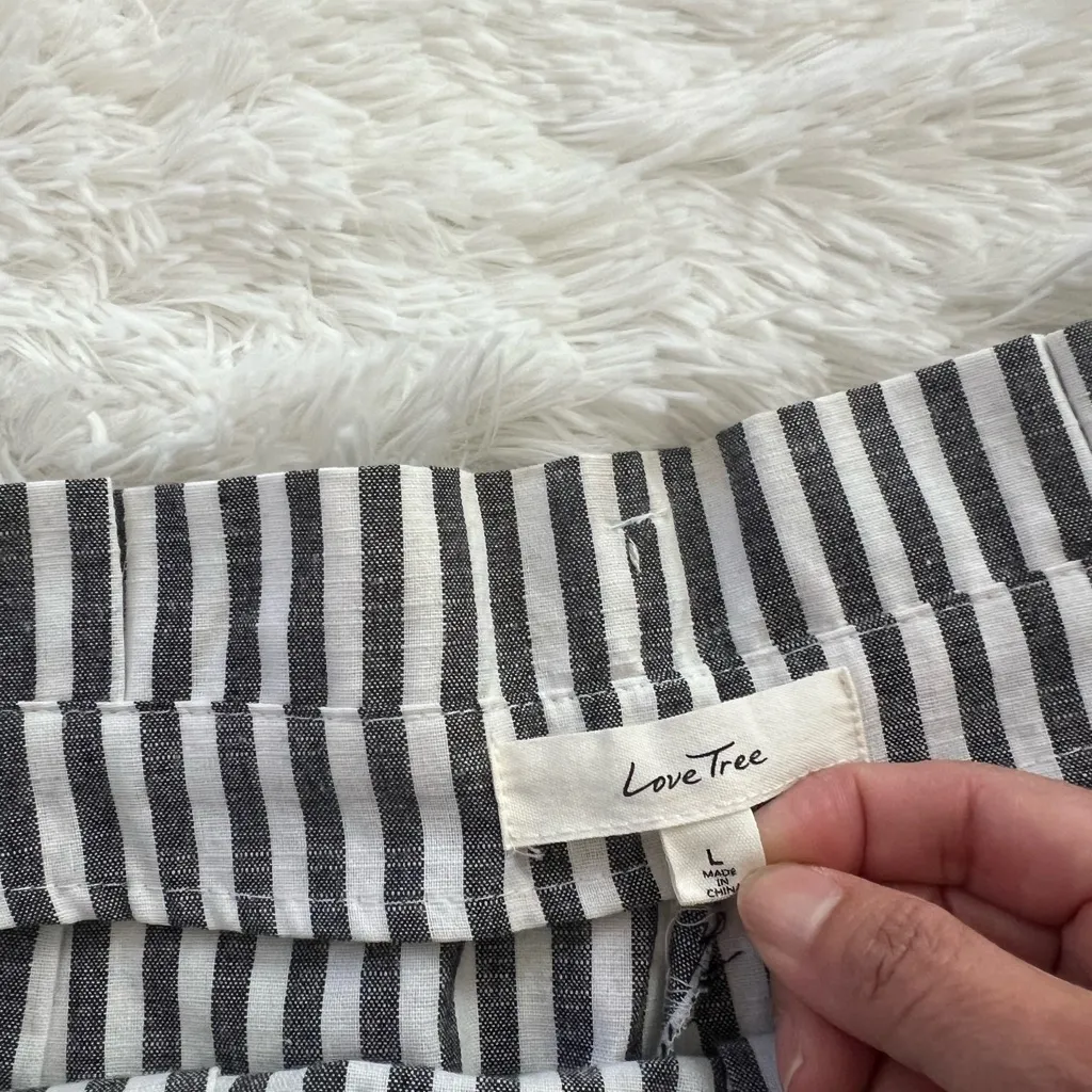 Love Tree Women’s Paperback Shorts Size Large - Image 4